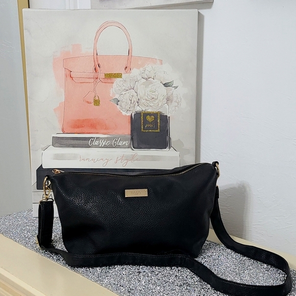 BCBG Paris Handbags - BCBG Paris Black Pebble Faux Leather Zipper Adjustable Single Strap Hobo Bag